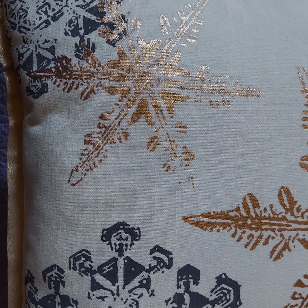 LIKE NEW Vintage Luxe Holiday Throw Pillow Set of 2! Gold Foil & Neutral
